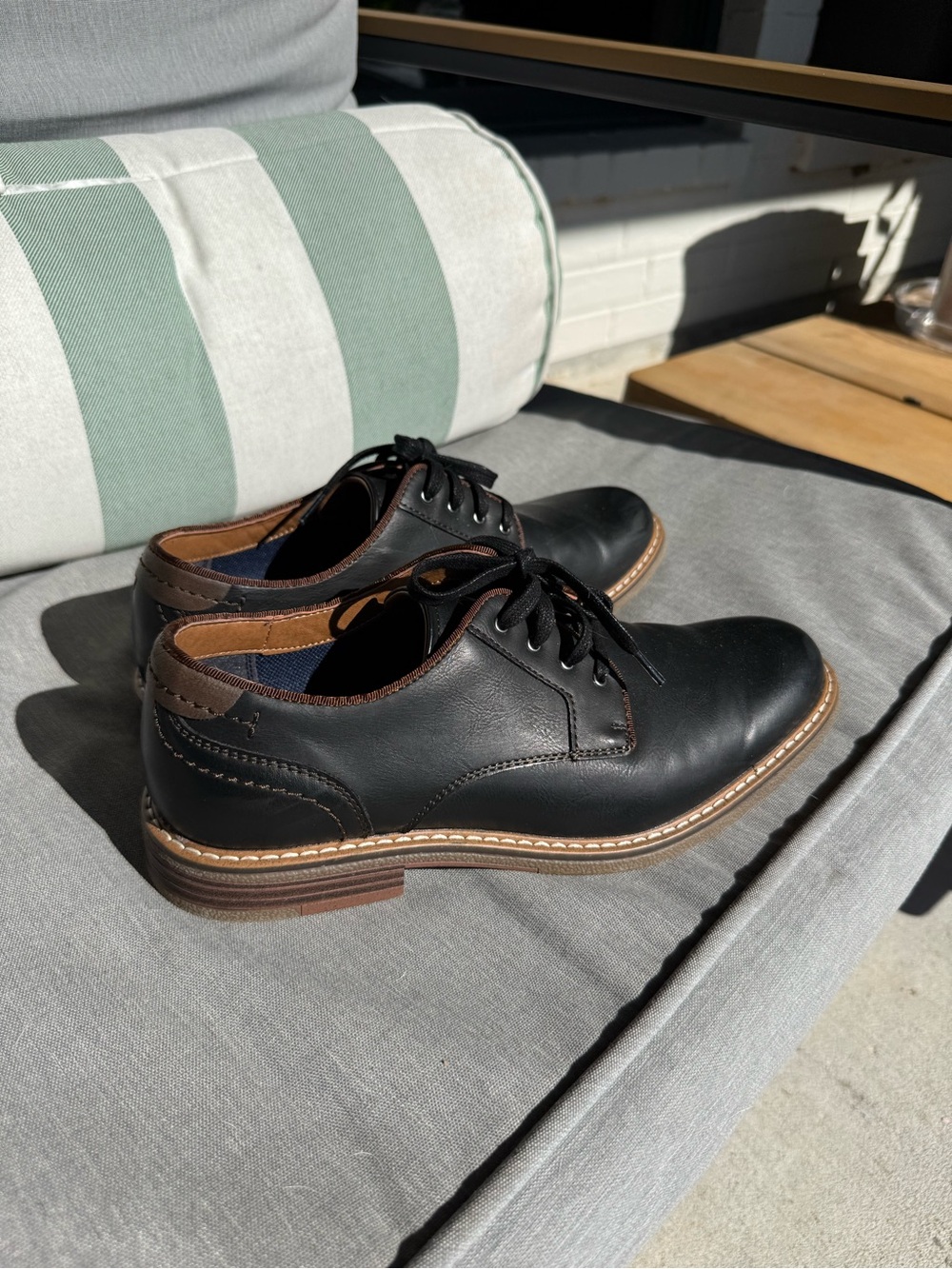 Dockers Black Leather Derby Shoes with Brown Trim